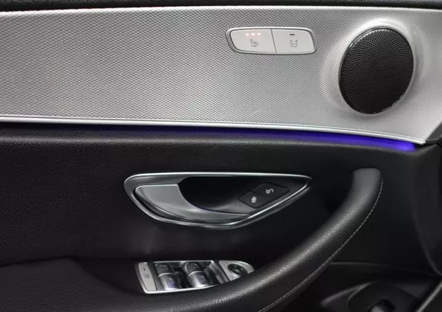 MERCEDES-BENZ Klasa E 220 d T 9G-TRONIC