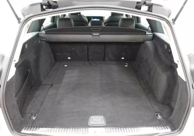 MERCEDES-BENZ Klasa E 220 d T 9G-TRONIC