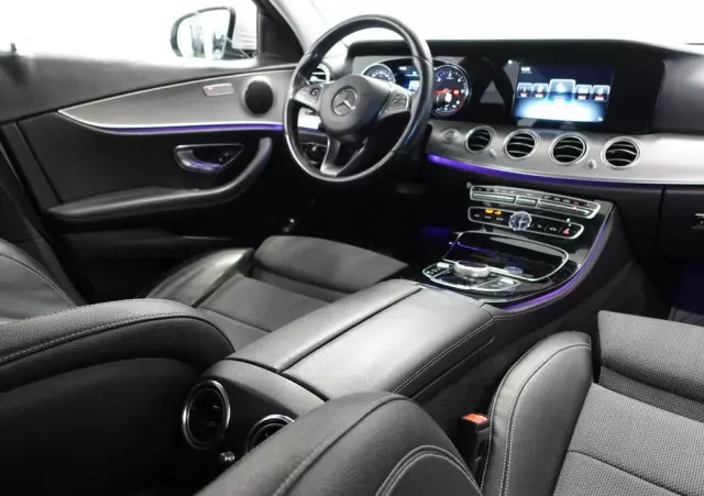 MERCEDES-BENZ Klasa E 220 d T 9G-TRONIC