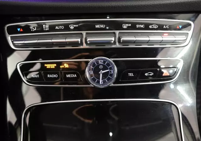 MERCEDES-BENZ Klasa E 220 d T 9G-TRONIC