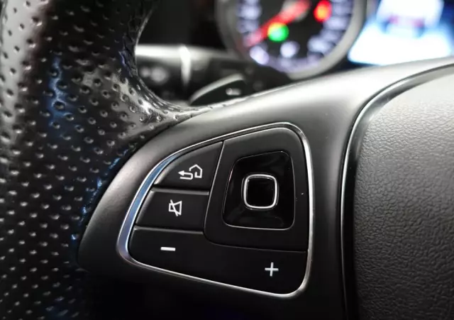 MERCEDES-BENZ Klasa E 220 d T 9G-TRONIC