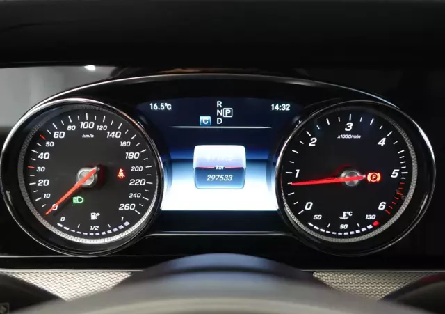 MERCEDES-BENZ Klasa E 220 d T 9G-TRONIC