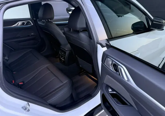 BMW Seria 4 420d xDrive Sport-Aut M Sport