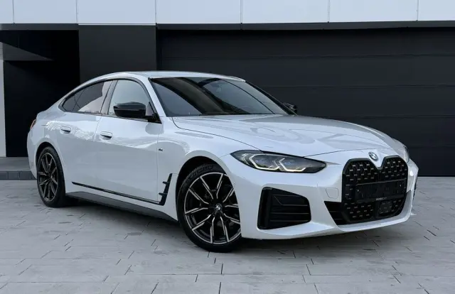 BMW Seria 4 420d xDrive Sport-Aut M Sport