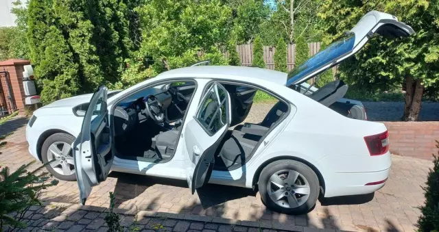 SKODA Octavia 1.5 TSI ACT Ambition DSG