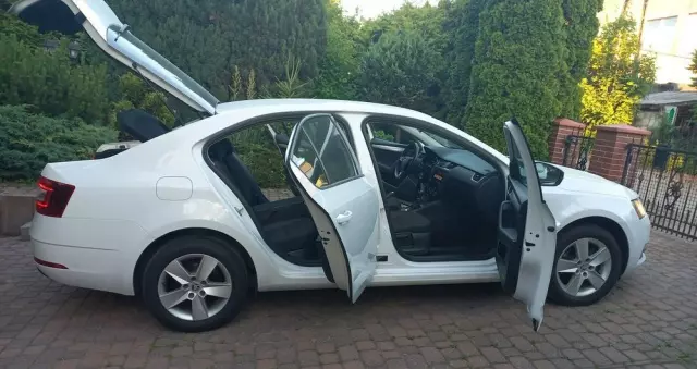 SKODA Octavia 1.5 TSI ACT Ambition DSG