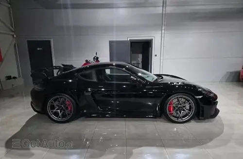 PORSCHE Cayman GT4 RS 
