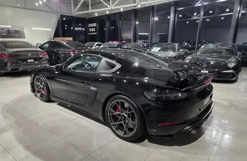 PORSCHE Cayman GT4 RS 