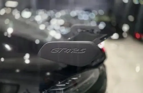 PORSCHE Cayman GT4 RS 