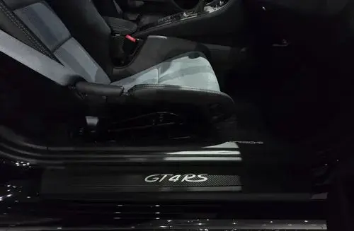 PORSCHE Cayman GT4 RS 