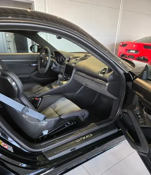 PORSCHE Cayman GT4 RS 