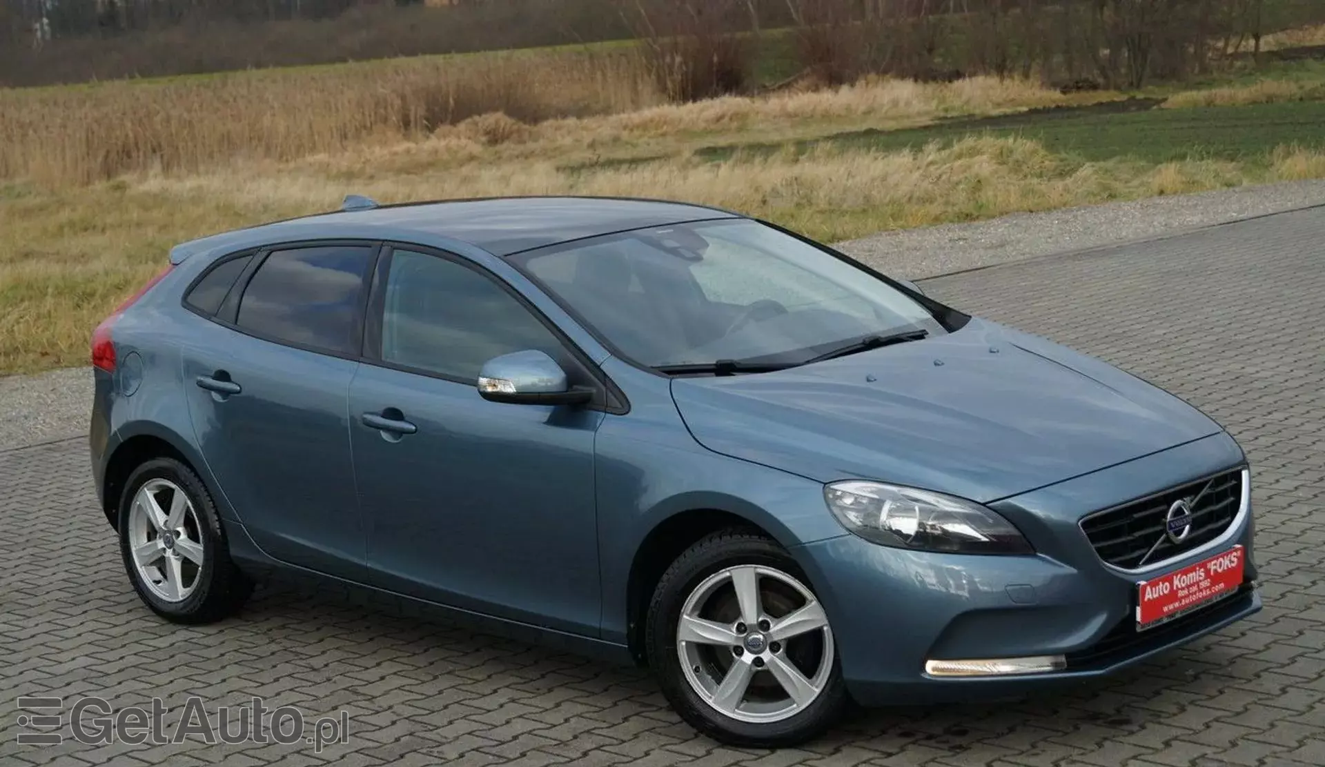 VOLVO V40 