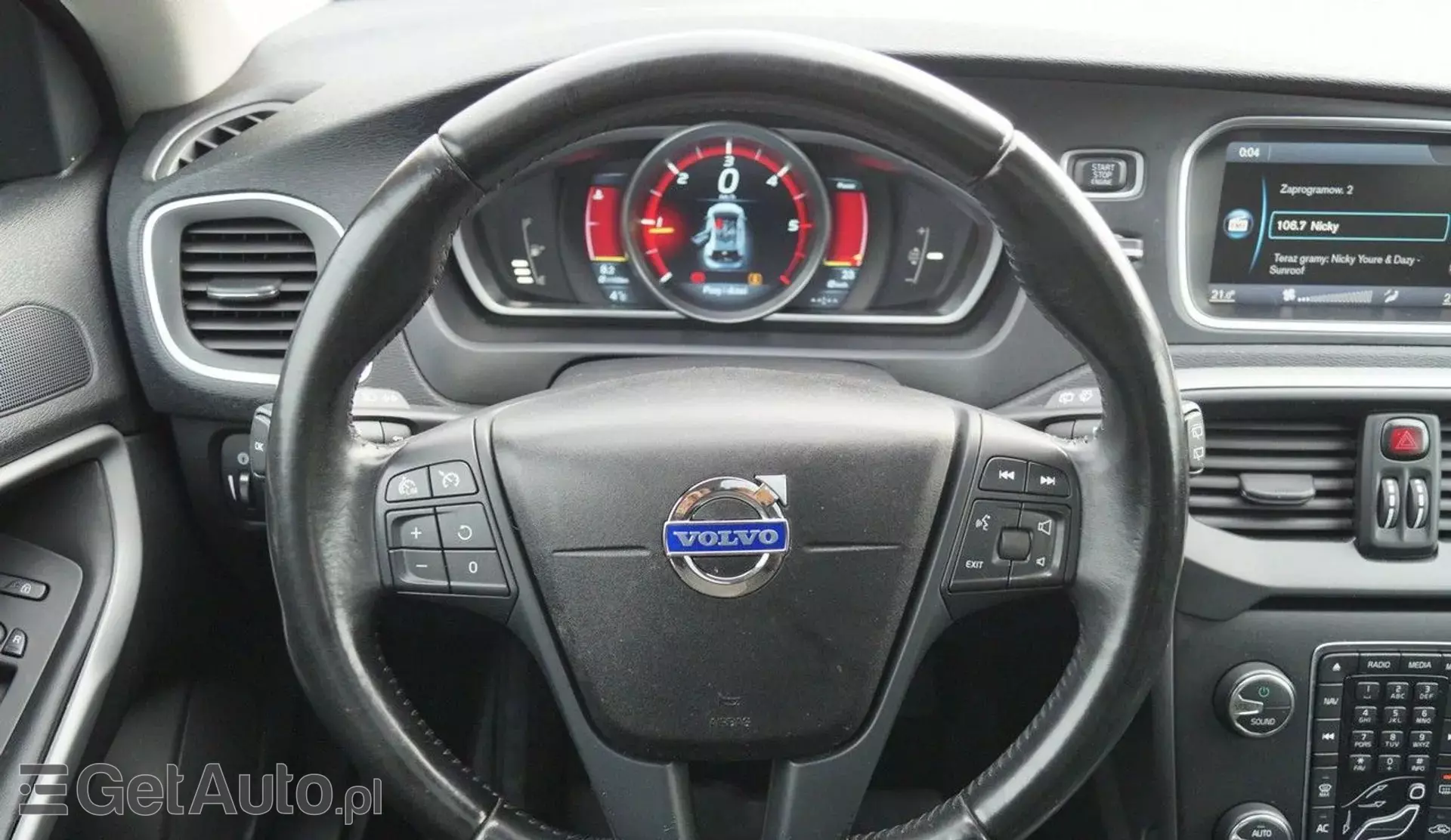 VOLVO V40 