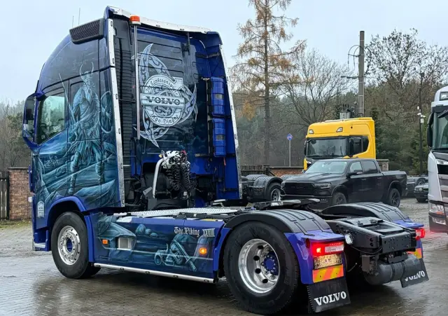 VOLVO 540 XL z Niemiec aerograf TV Show Truck pełne wyposażenie skóry 