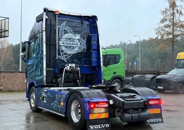 VOLVO 540 XL z Niemiec aerograf TV Show Truck pełne wyposażenie skóry 