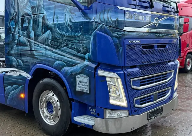 VOLVO 540 XL z Niemiec aerograf TV Show Truck pełne wyposażenie skóry 