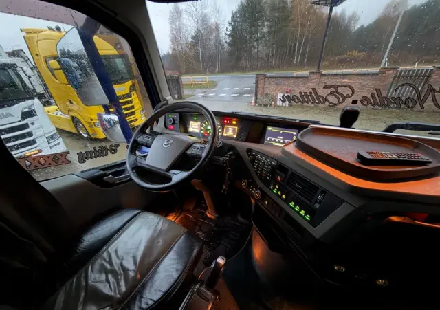 VOLVO 540 XL z Niemiec aerograf TV Show Truck pełne wyposażenie skóry 