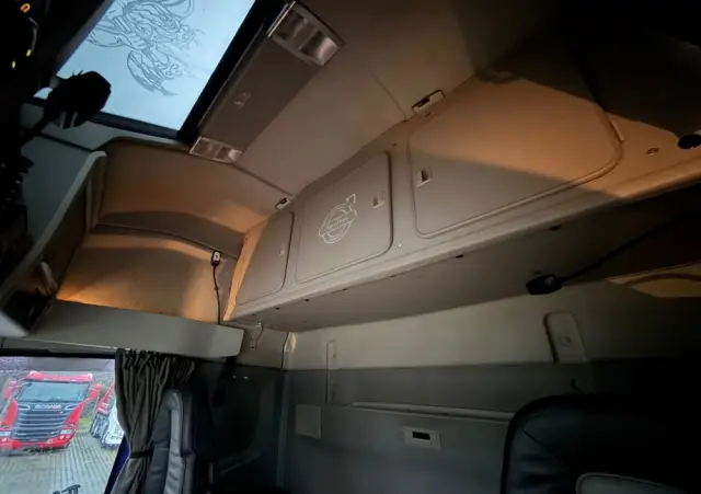 VOLVO 540 XL z Niemiec aerograf TV Show Truck pełne wyposażenie skóry 