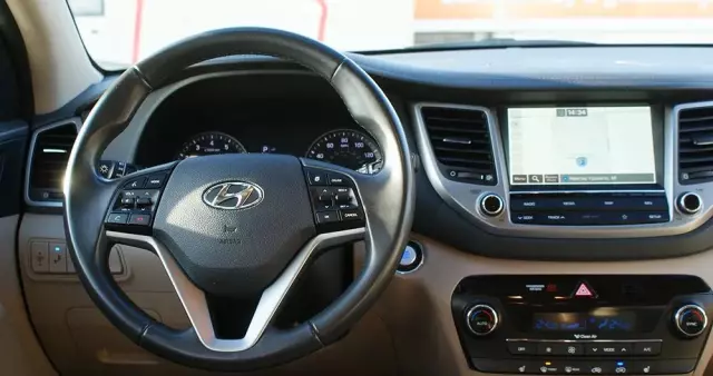 HYUNDAI Tucson 