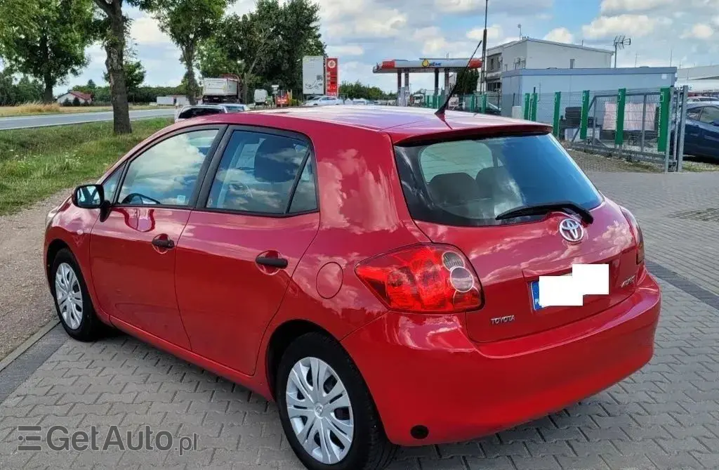 TOYOTA Auris 