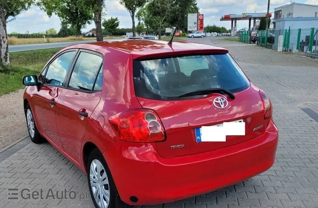 TOYOTA Auris 