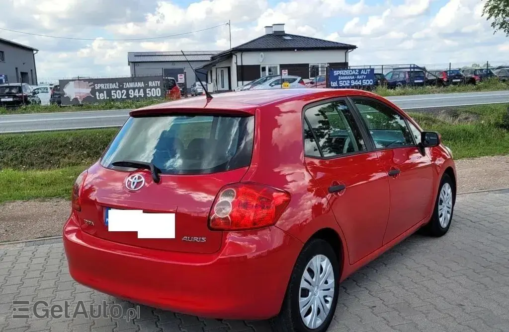 TOYOTA Auris 