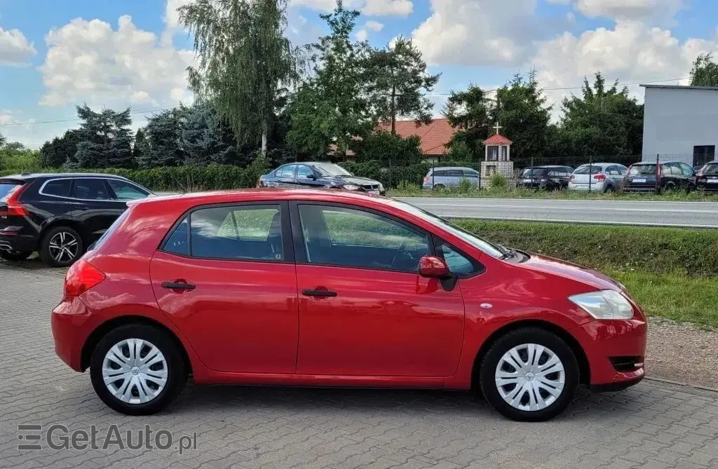TOYOTA Auris 