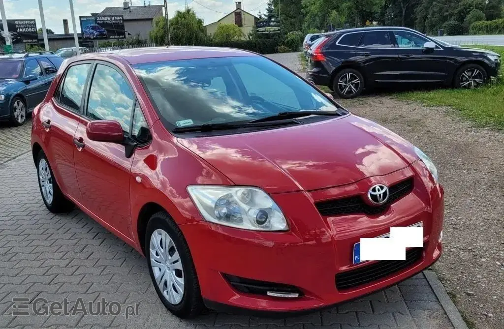 TOYOTA Auris 