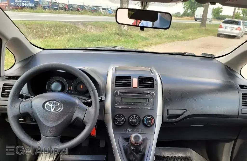 TOYOTA Auris 