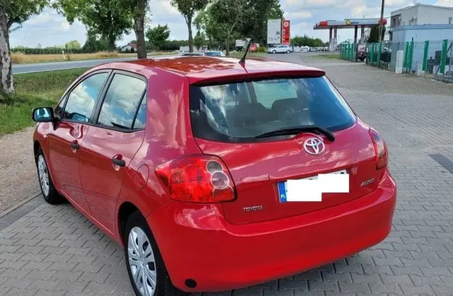 TOYOTA Auris 