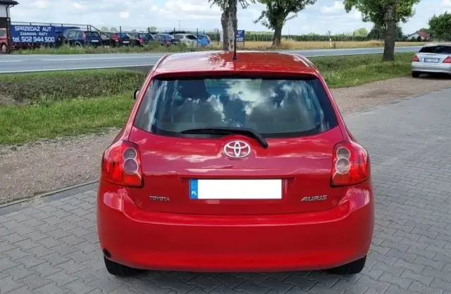 TOYOTA Auris 