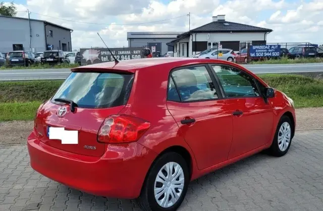 TOYOTA Auris 