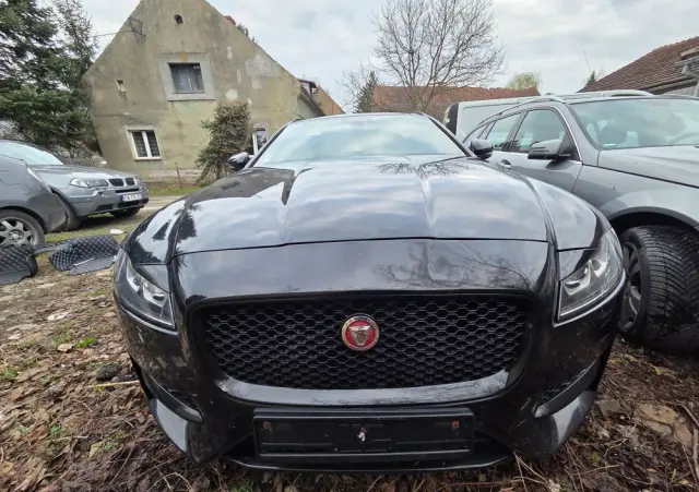 JAGUAR XF 20d R-Sport