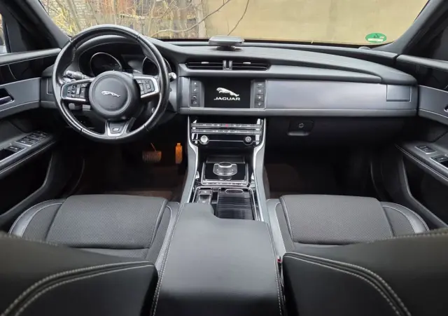 JAGUAR XF 20d R-Sport