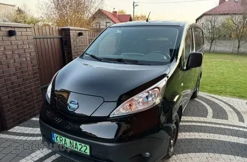 NISSAN E-NV200 
