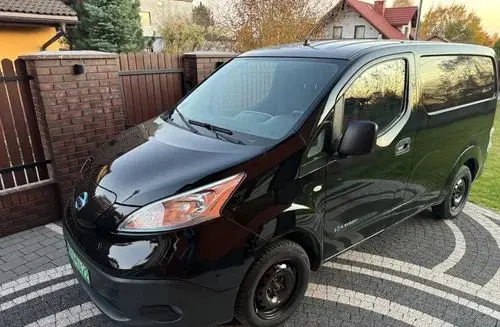 NISSAN E-NV200 