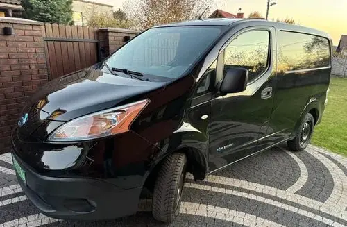 NISSAN E-NV200 