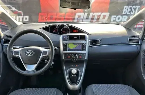TOYOTA Verso 