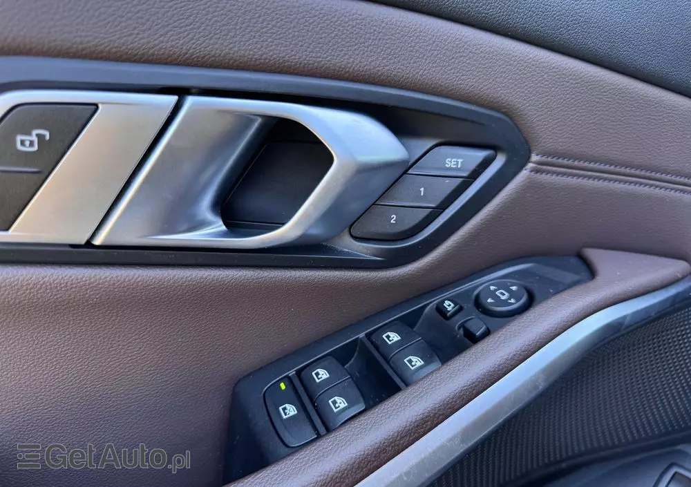 BMW Seria 3 320d xDrive Sport Line Shadow