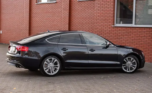 AUDI S5 Limousine 