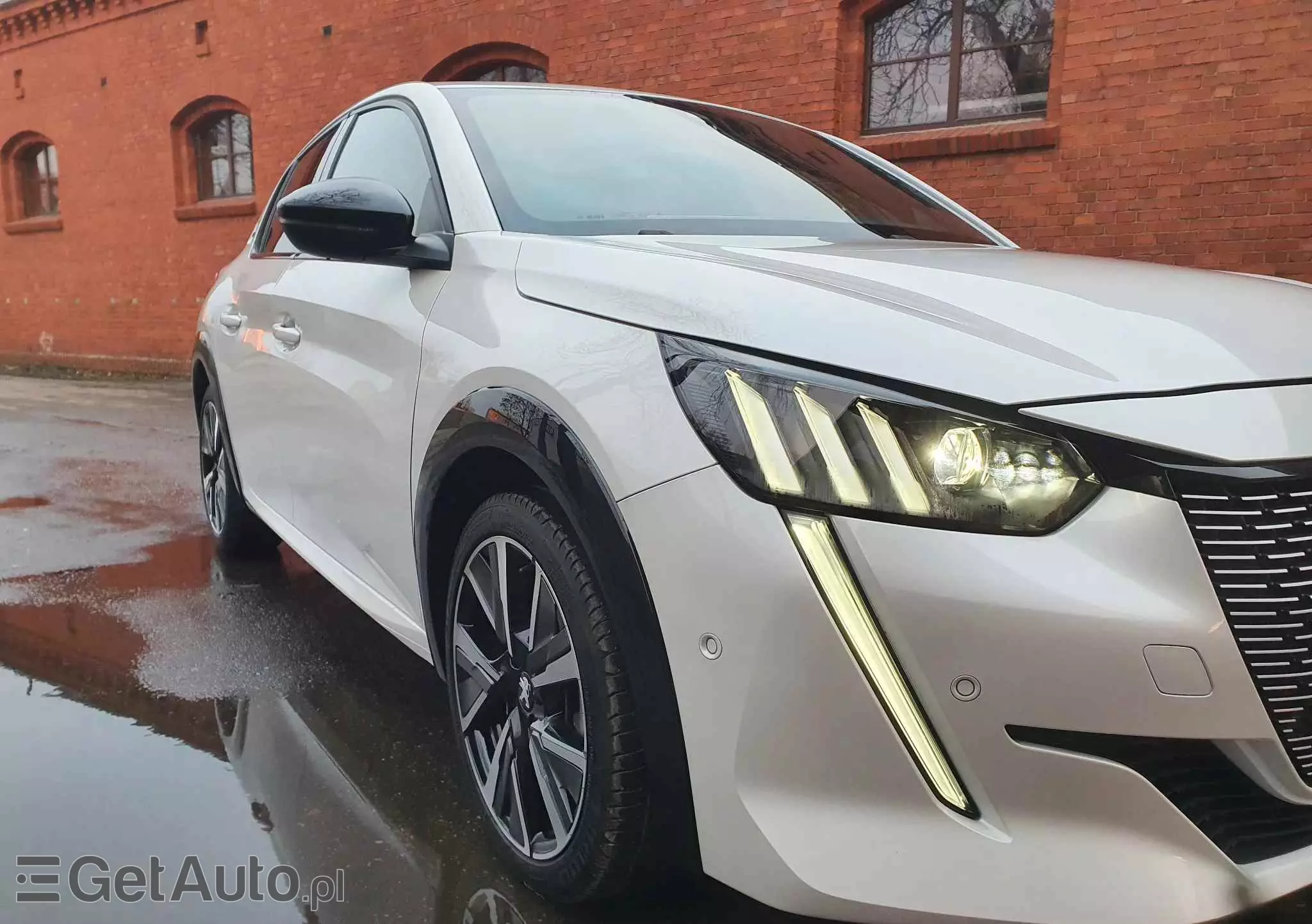 PEUGEOT 208 PureTech 100 GT Pack