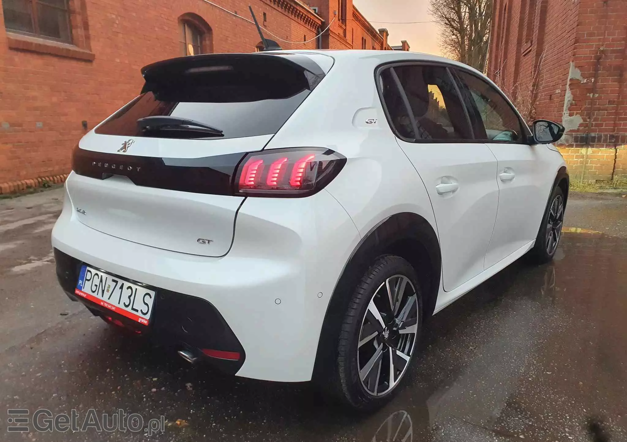 PEUGEOT 208 PureTech 100 GT Pack