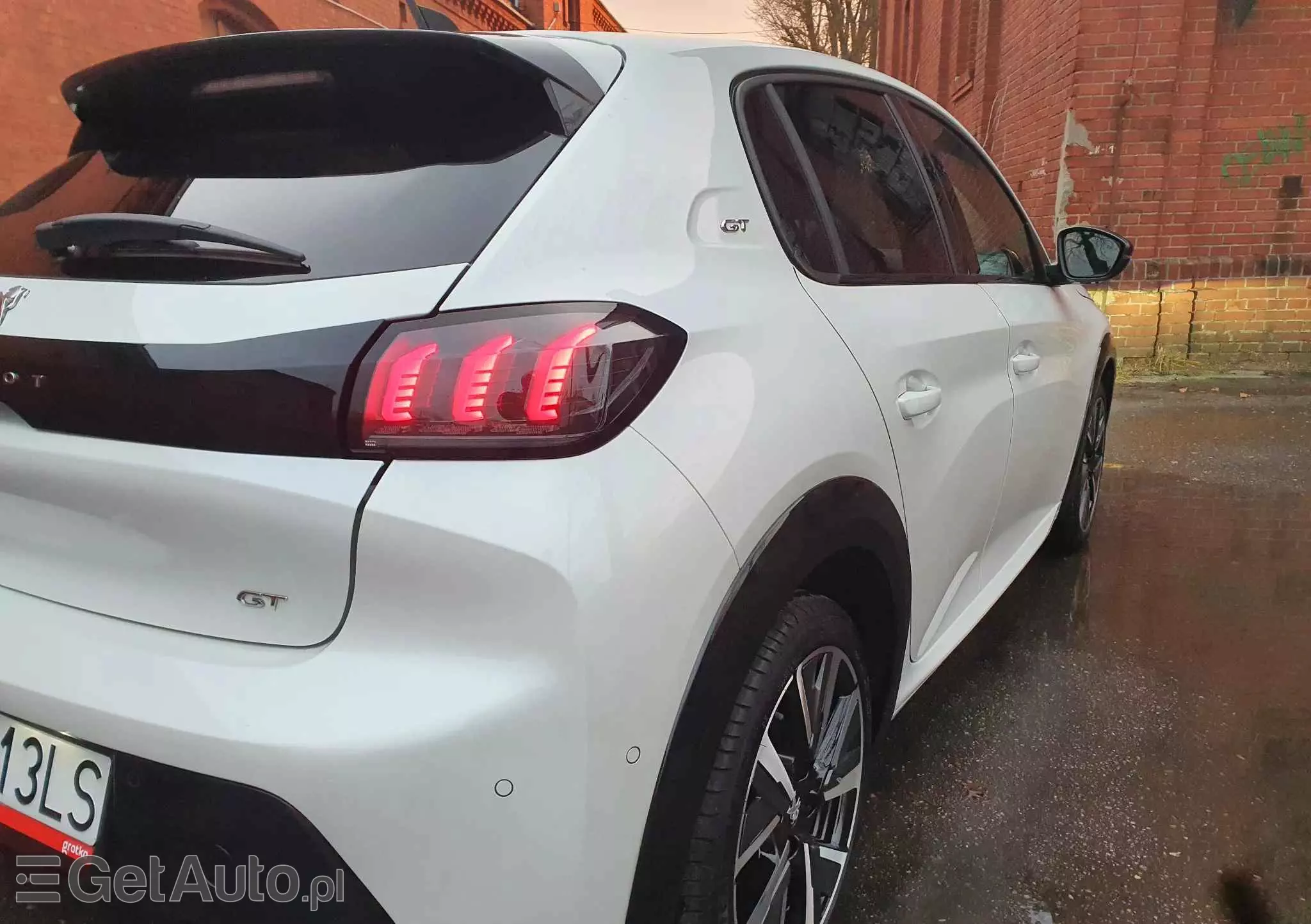 PEUGEOT 208 PureTech 100 GT Pack