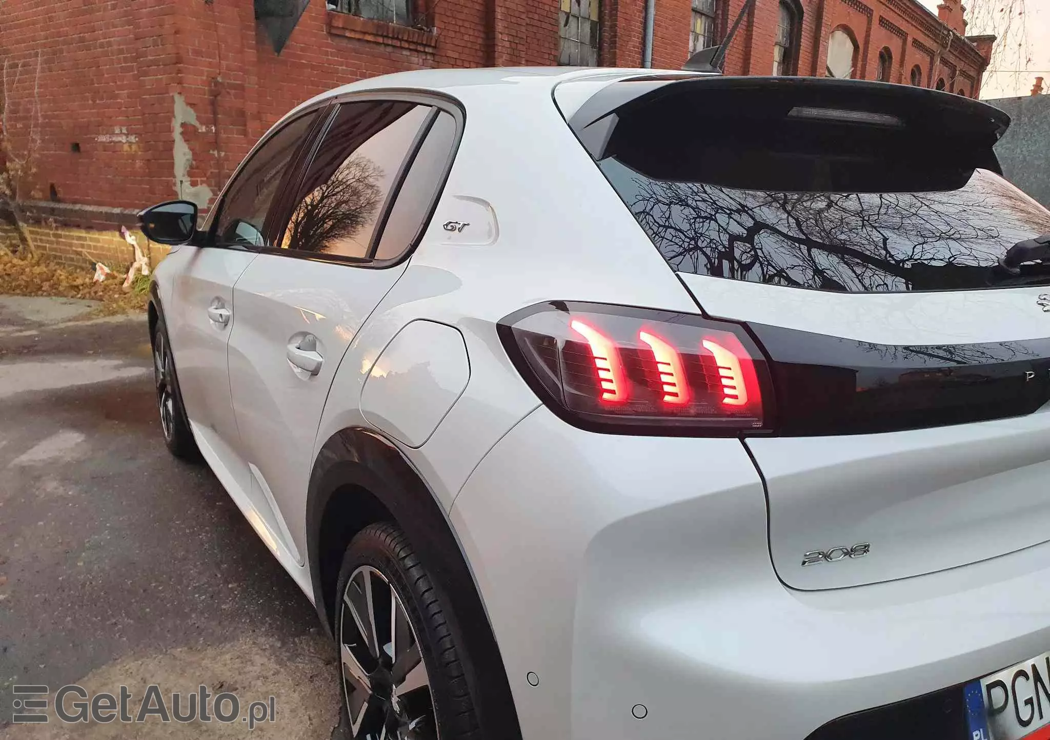 PEUGEOT 208 PureTech 100 GT Pack