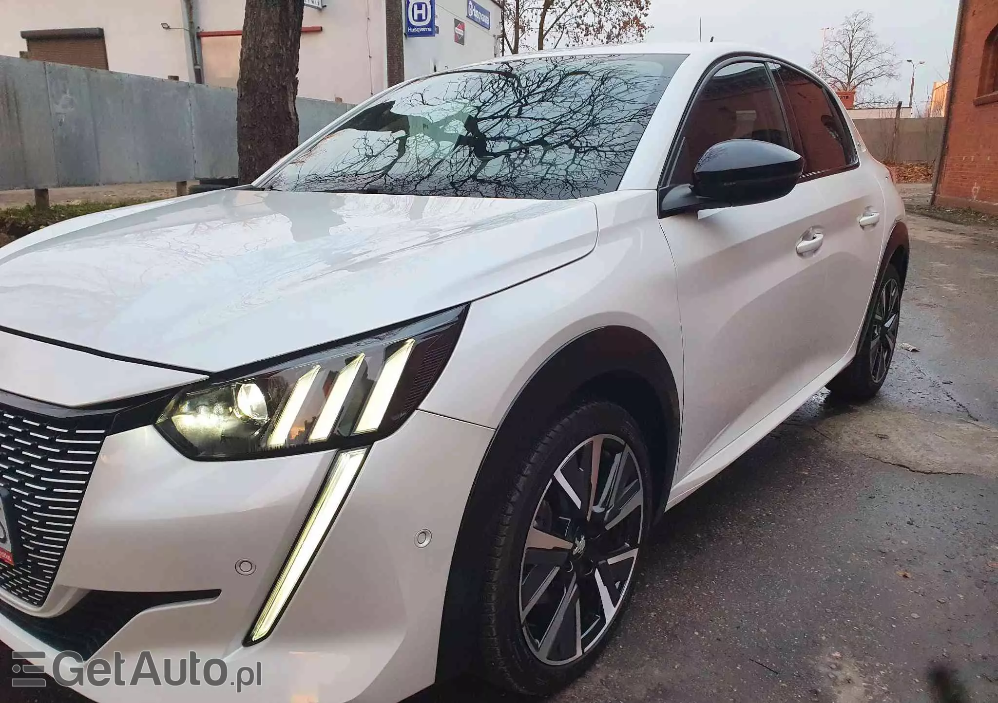 PEUGEOT 208 PureTech 100 GT Pack