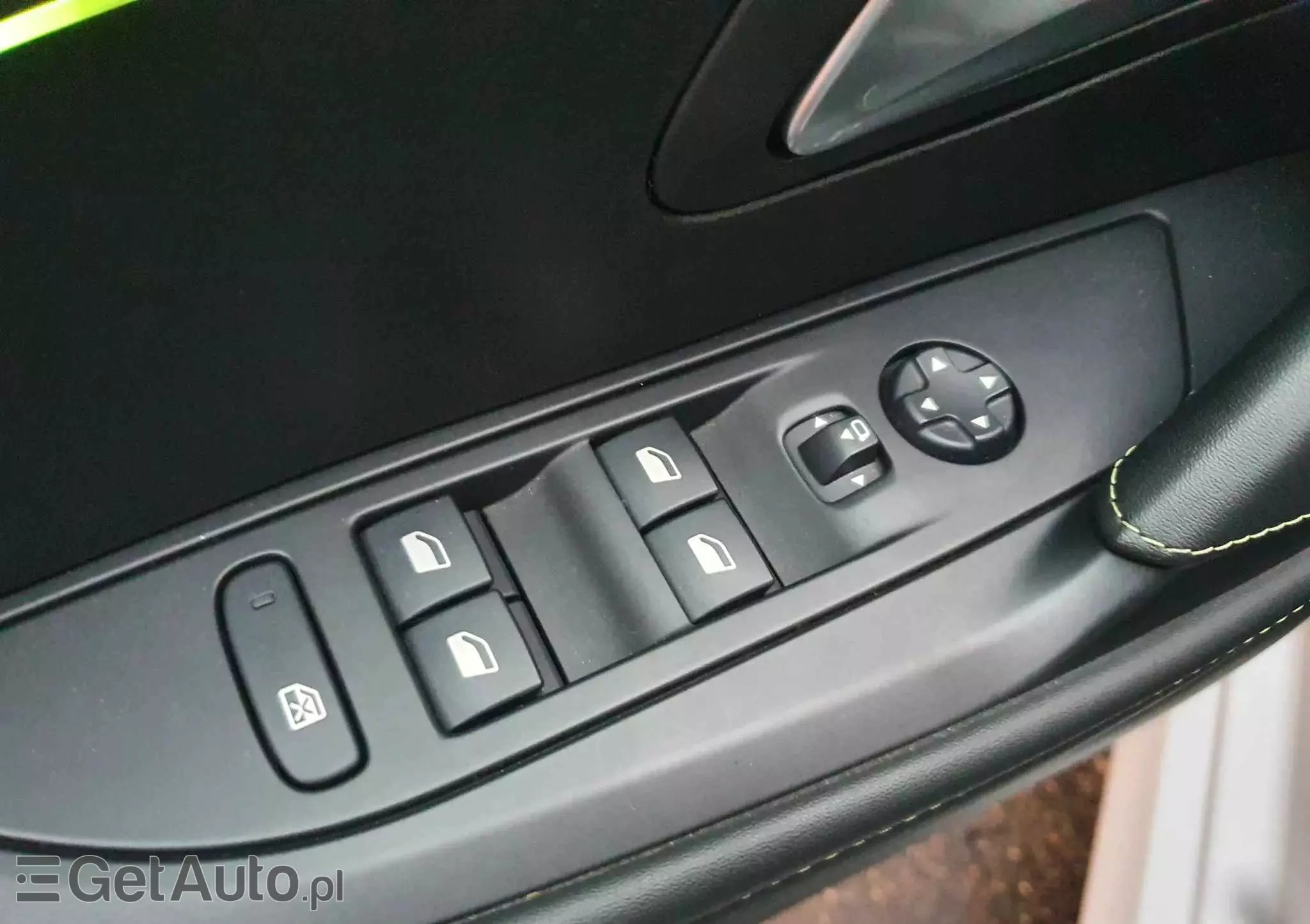 PEUGEOT 208 PureTech 100 GT Pack