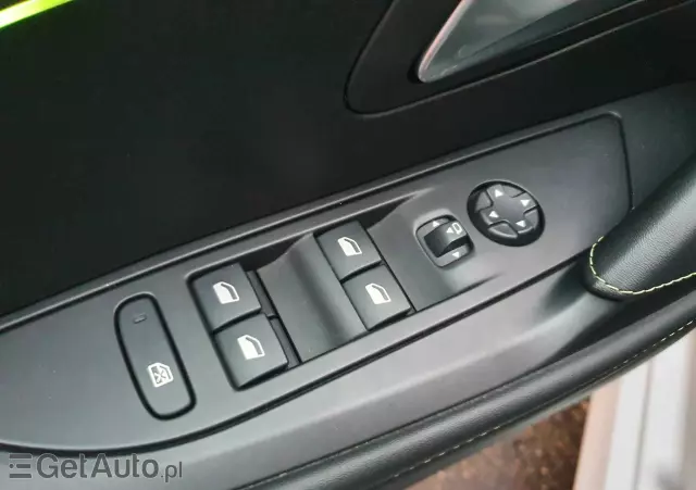 PEUGEOT 208 PureTech 100 GT Pack