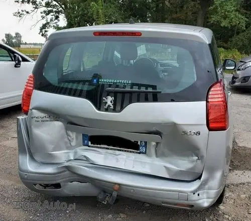 PEUGEOT 5008 