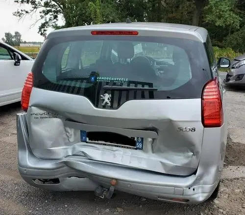 PEUGEOT 5008 