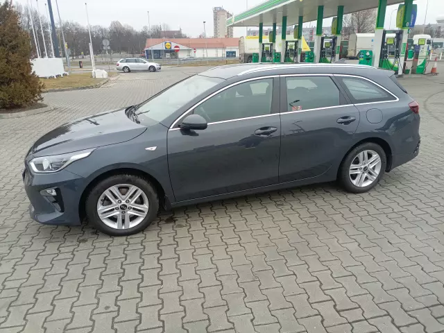 KIA Ceed M
